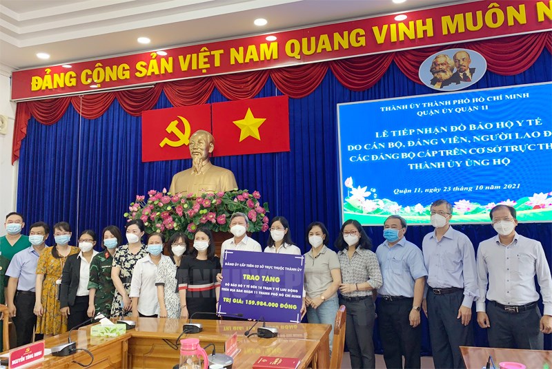 /upload/images/2021/tin-tuc/25-10-2021-tham-tang-do-bao-ho-y-te-ho-tro-quan-binh-tan-va-quan-11-5D9D2E74-details.jpg